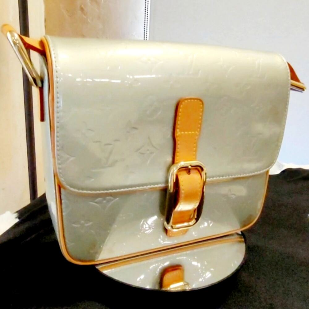LOUIS VUITTON Never Used w/ Tag Monogram Vernis Christie GM in Silver Crossbody